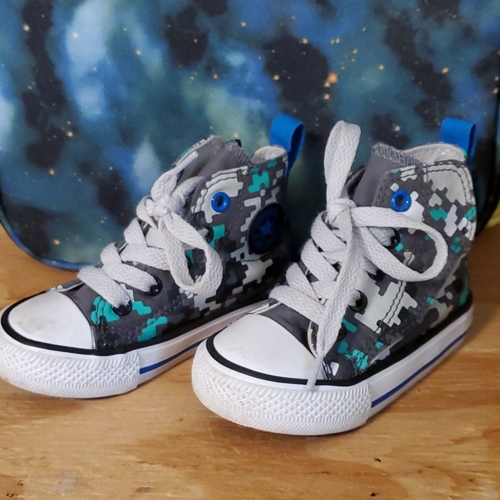 Converse Toddler Size 5 shoes
